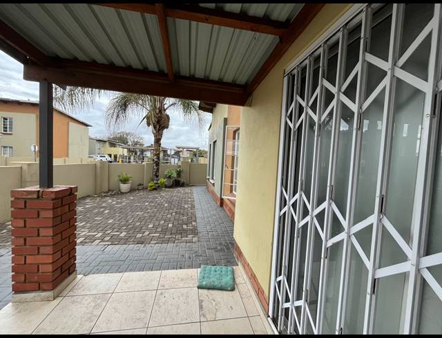 3 BEDROOM TOWNHOUSE FOR SALE IN WATERVAL EAST